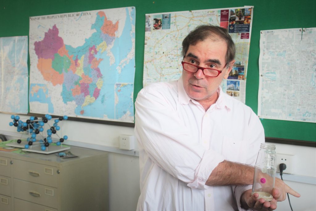 KL science teacher Glen Ritter with classroom demonstration