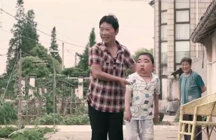 Haojie Zhang with his mother in Jiangsu