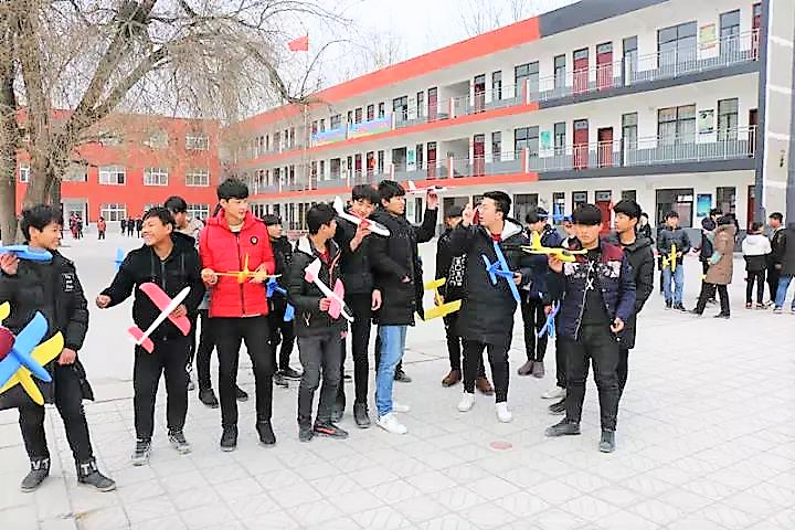 Zhengzhou Students Volunteer Teaching Aerodynamics