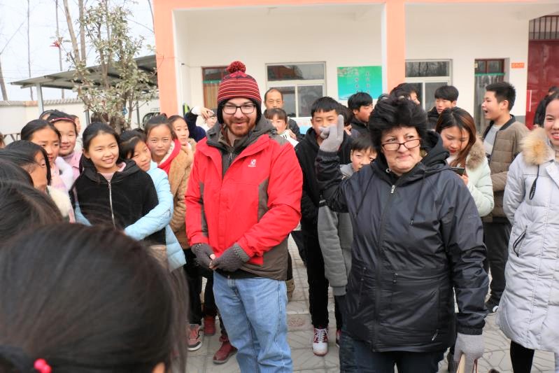 Zhengzhou students and teachers on community service day