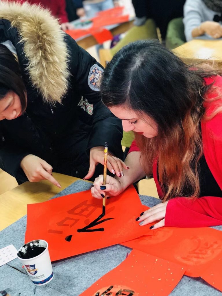 Ningbo Teachers Learn Chinese New Year traditions
