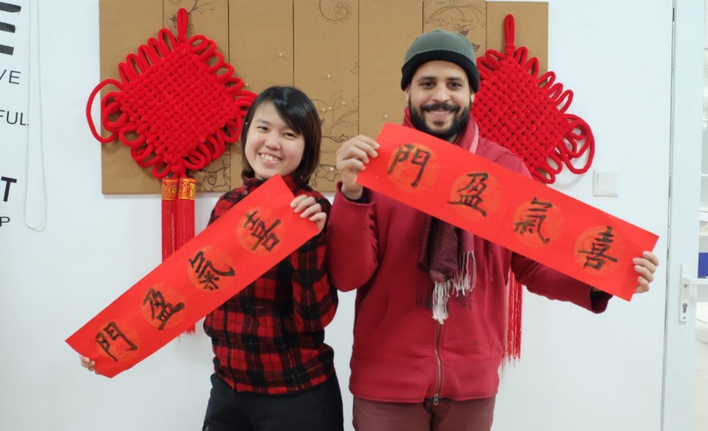 Ningbo Teachers Learn Chinese New Year traditions